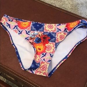 Patterned bathing suit bottoms